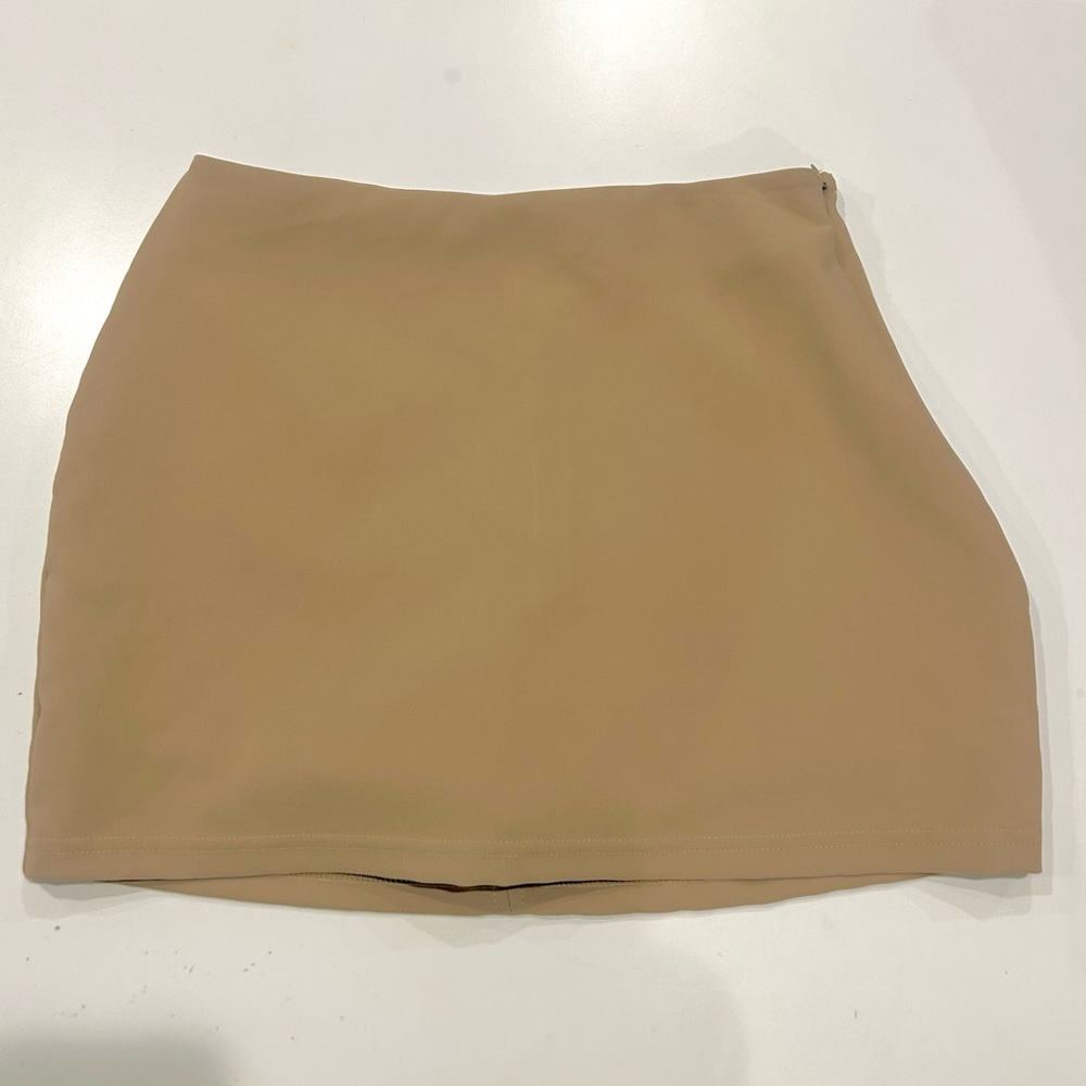 NWOT Tan Women's Mini Skirt with Built-In Shorts and Side Zipper Size Small